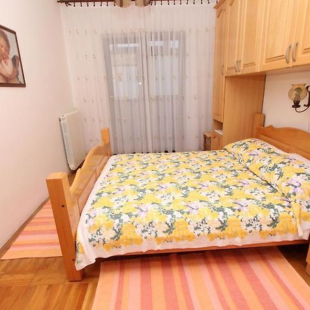 Apartments Maruchita ロヴィニ エクステリア 写真