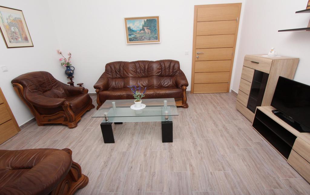 Apartments Maruchita ロヴィニ エクステリア 写真