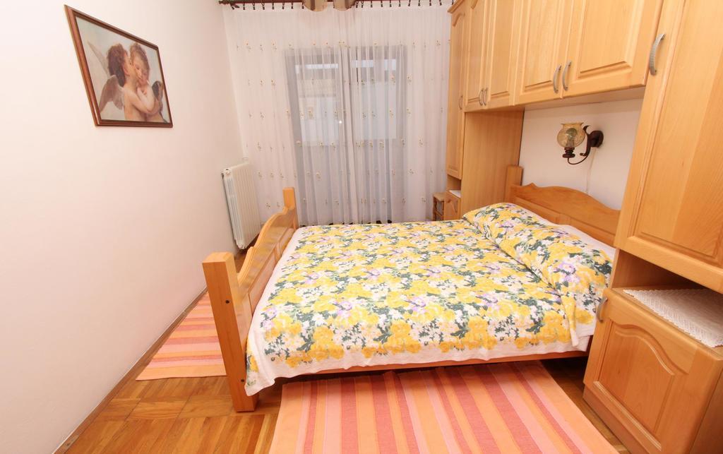 Apartments Maruchita ロヴィニ エクステリア 写真