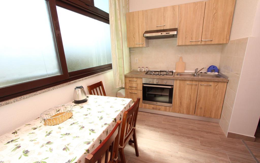 Apartments Maruchita ロヴィニ エクステリア 写真